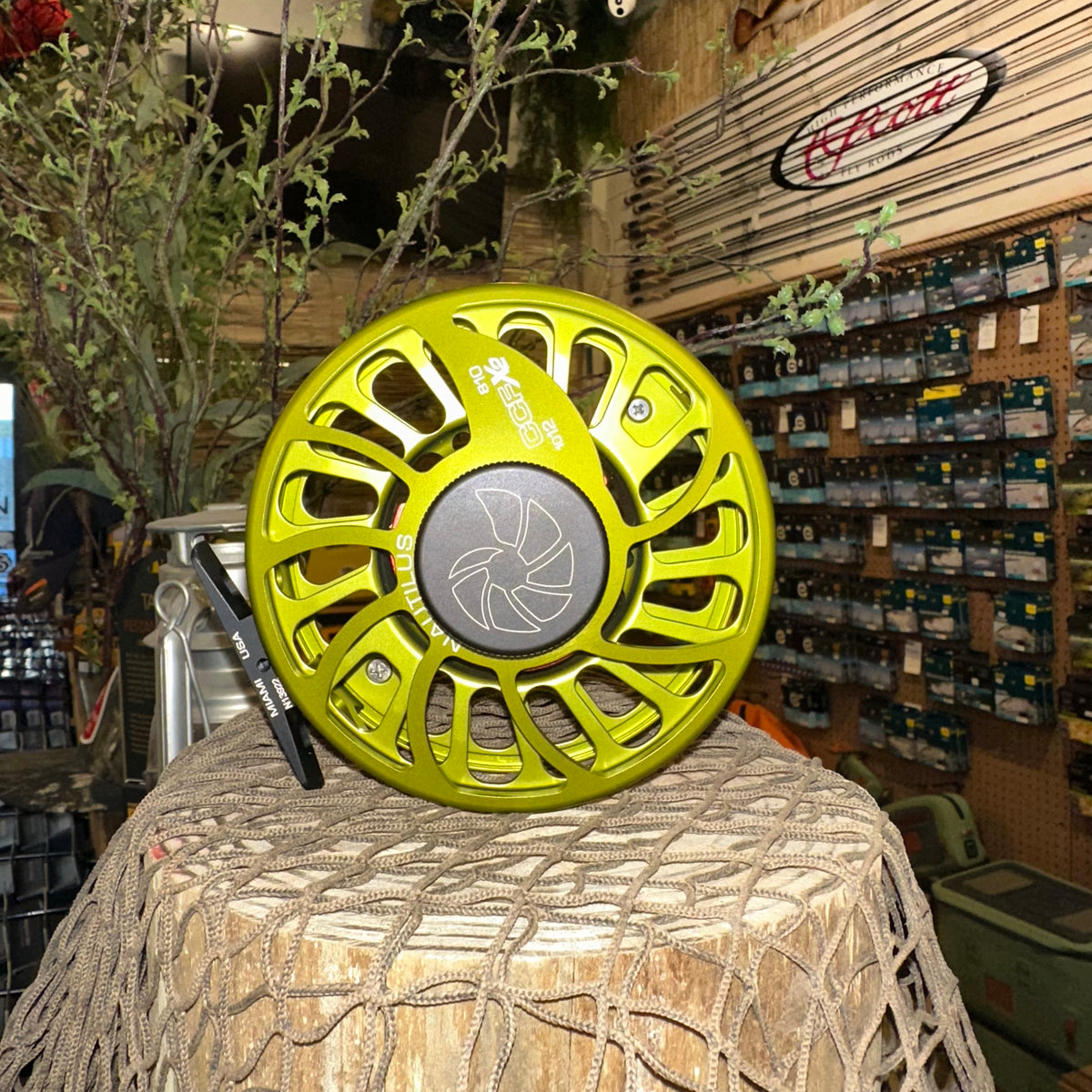 1E44C340-B382-44FF-BD19-